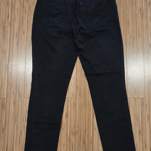 Roz & Ali Women's Black Jeans - Picture 6 of 8